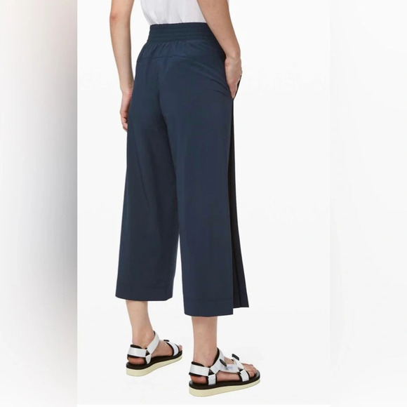 Lululemon | Wanderer Crop Pants in True Navy Size 4 - Picture 3 of 8